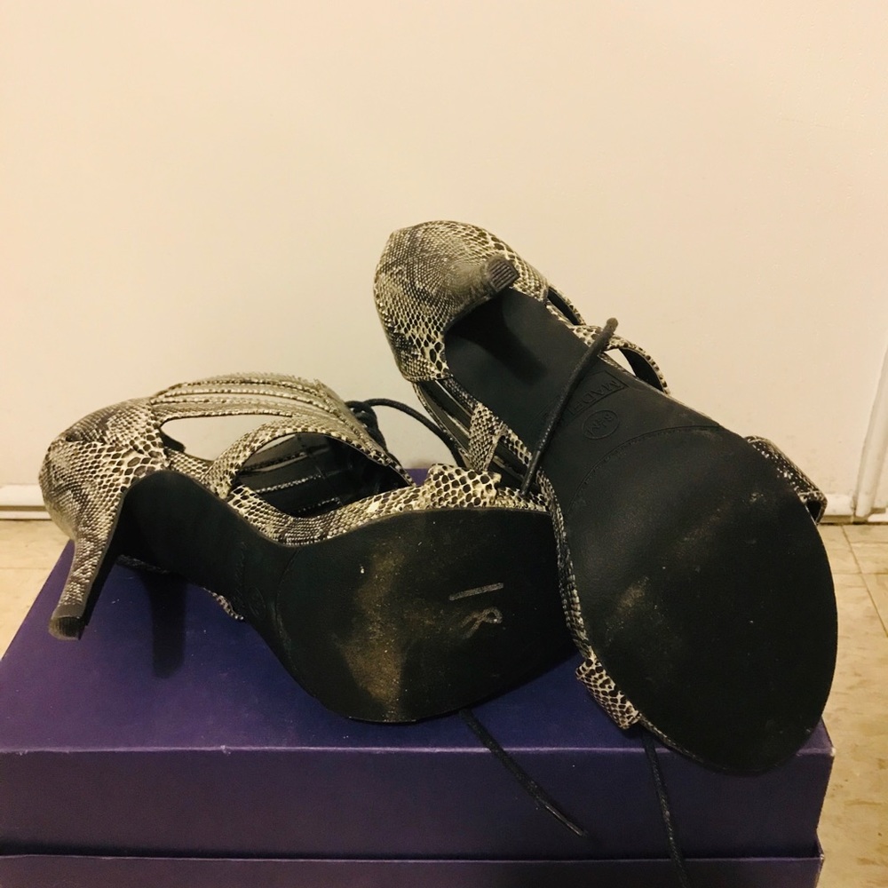 Snake pattern heels - Picture 4 of 5